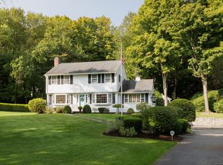 25 Carriage Dr, Middlebury, CT 06762