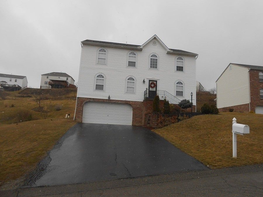 1st image of 627 Turnberry Ln