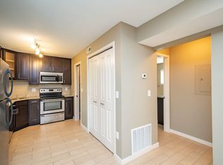 203 6th St APT 3, Coralville, IA 52241