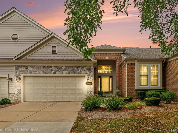 39489 Edgewater Dr, Northville, MI 48168