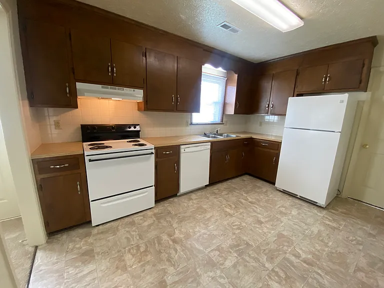 Beechwood Apartments — Photo 12
