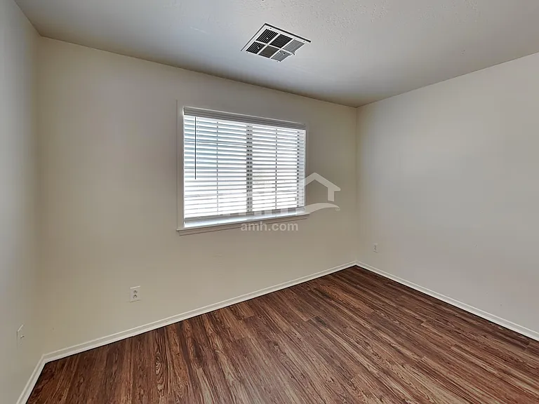 2919 S 71st Dr — Photo 16