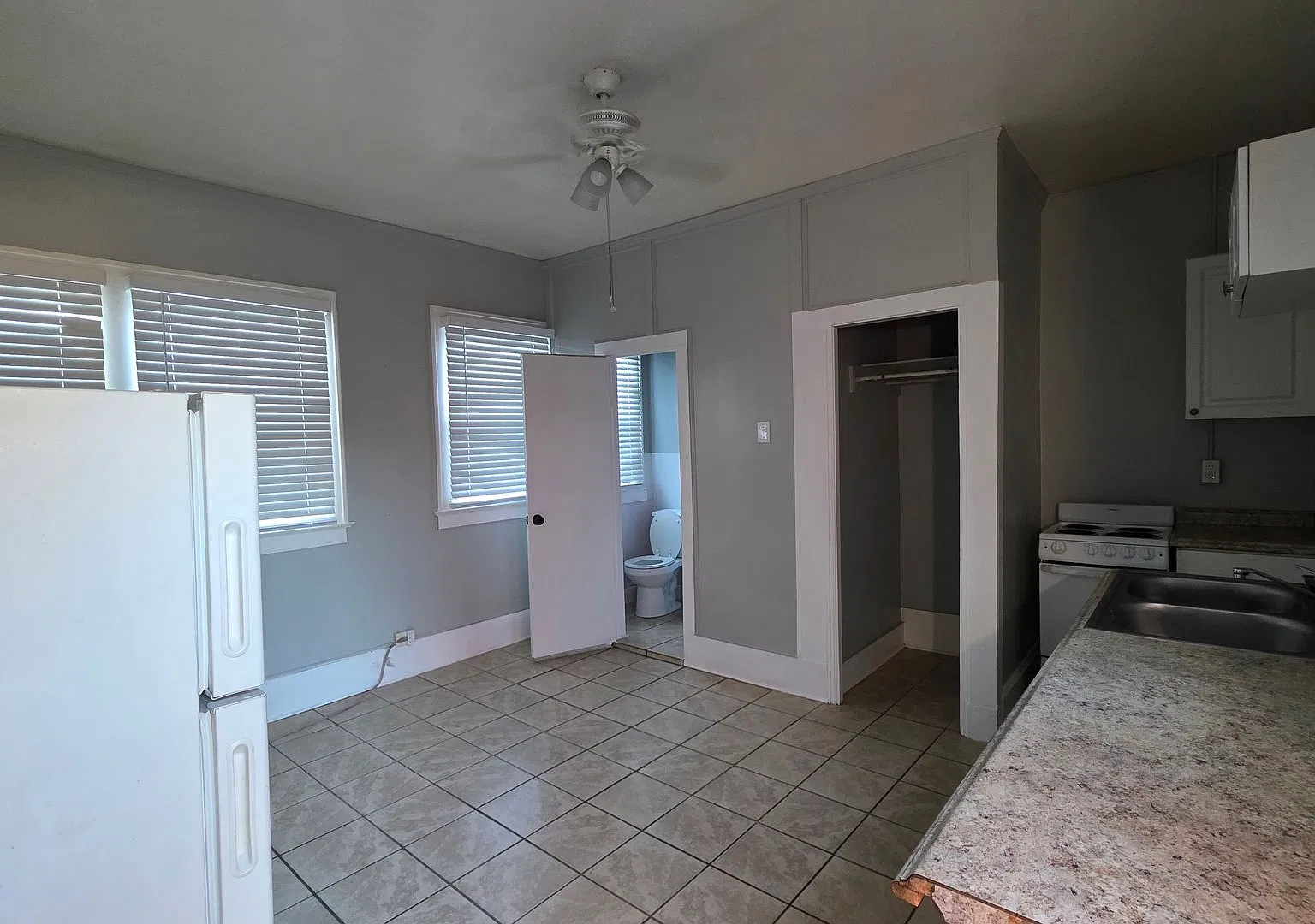 Studio Apartment — Photo 3