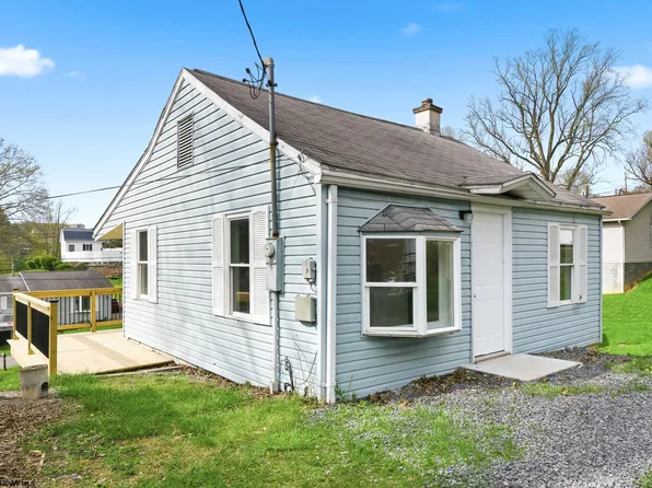 31 W 2nd St, Westover, WV 26501