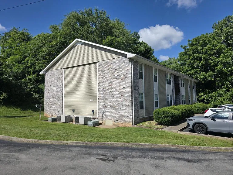 208 Beech St — Photo 2
