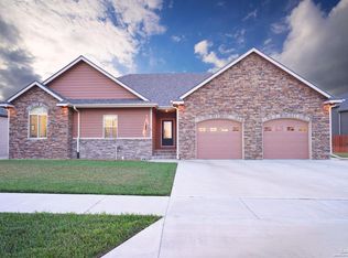 2318 Sunset Ridge Dr, Salina, KS 67401