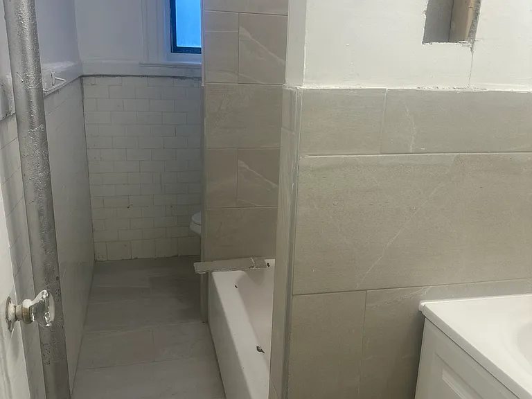 560 Lincoln Pl #A — Photo 3