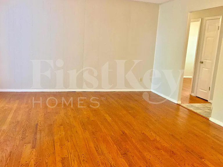 2275 Glenoro Dr — Photo 9
