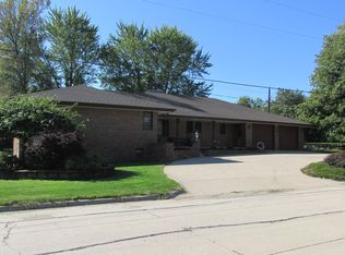 721 E 3rd St, Friend, NE 68359