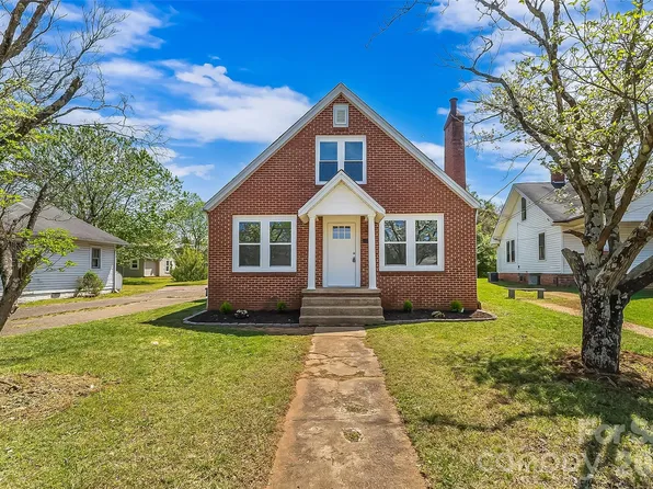 608 E Concord St, Morganton, NC 28655