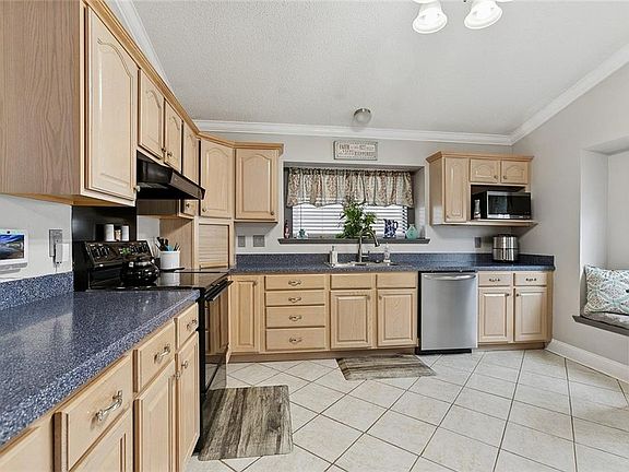 5th image of 1045 Kingsway Dr S