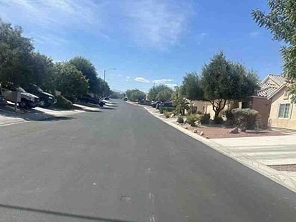 Exterior Neighborhood (street photo)