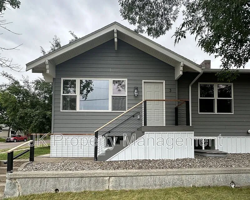 4 bed, 2.0 bath, 1998 sqft, $1,995 — Photo 1