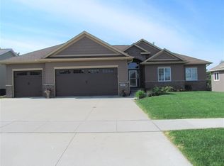 5047 Nordic Ridge Dr, Cedar Falls, IA 50613