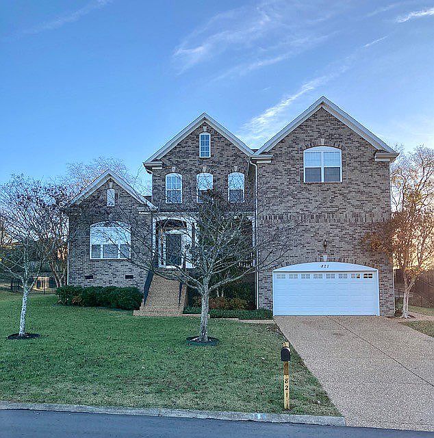 1st image of 821 Park Dr