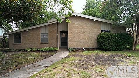 2nd image of 2300 Briarwood Dr