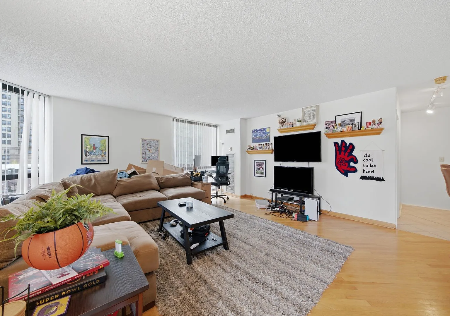 70 W. Huron Unit 502 - 2 Bed / 2 Bath — Photo 3