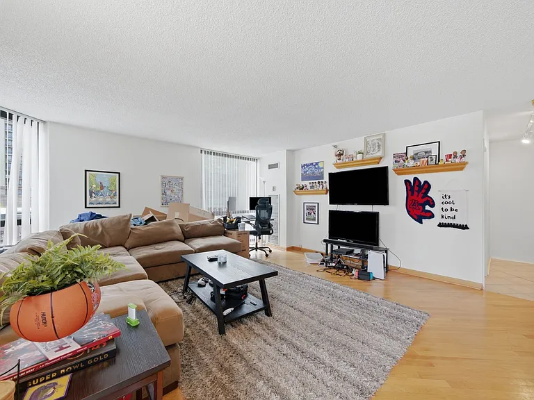 70 W Huron St #502 — Photo 3