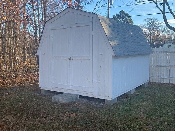 4th image of 12 Rose Ln