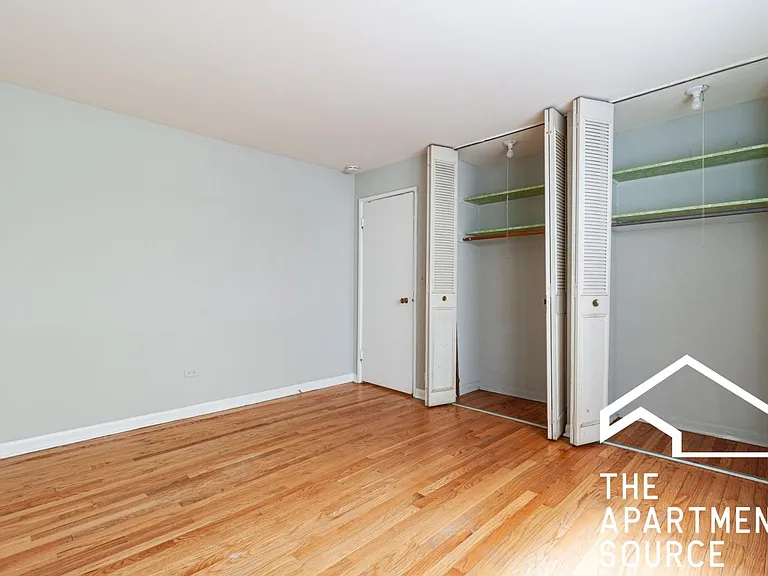 512 W Briar Pl #2 — Photo 5
