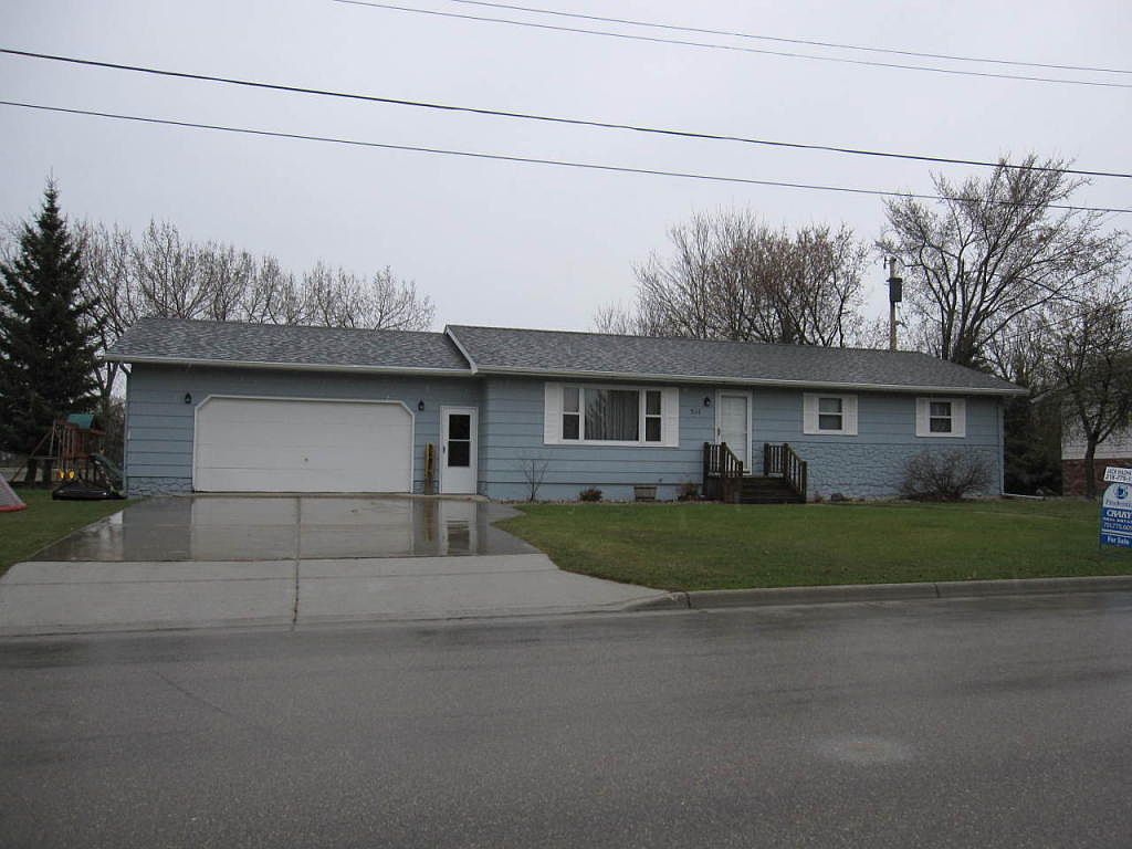 511 2nd St SE, Hallock, MN 56728 Zillow