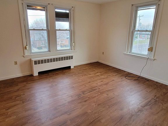 4th image of 3417 N Front St #501665BD6