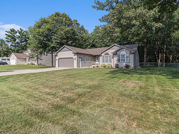 2nd image of 3672 Whispering Woods Dr