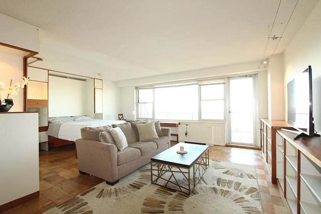 Studio, 605 sqft, $3,600 — Photo 2