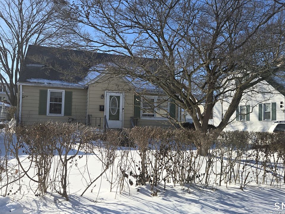 1st image of 5 Lakeview Drive
