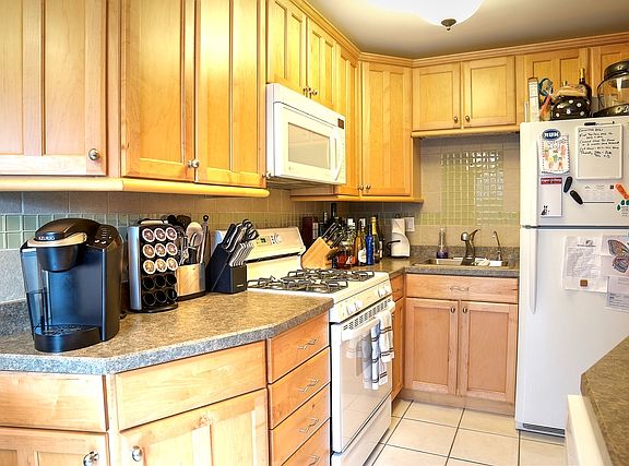 5th image of 7312 Winthrop Way #7
