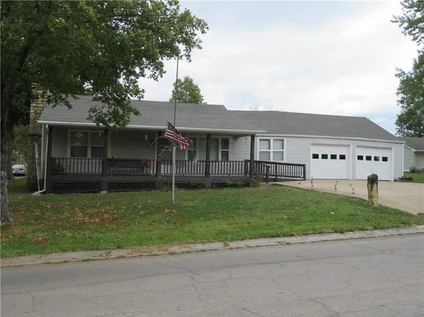 1120 E Peoria St, Paola, KS 66071