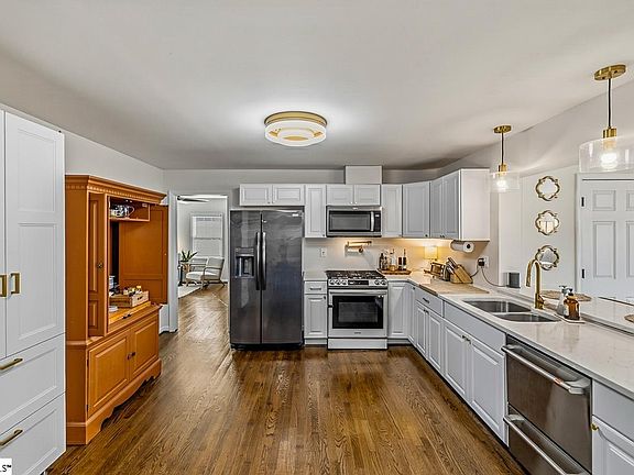 3rd image of 603 Creighton Dr