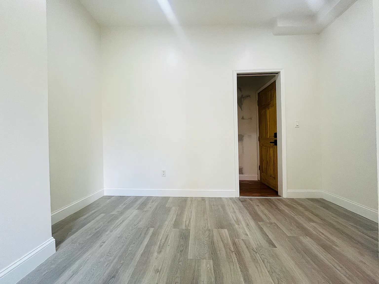 Studio, $1,500 — Photo 2