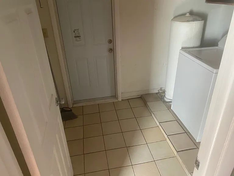 703 N McGowan Ave — Photo 1