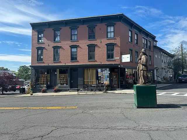 473 Main St #1