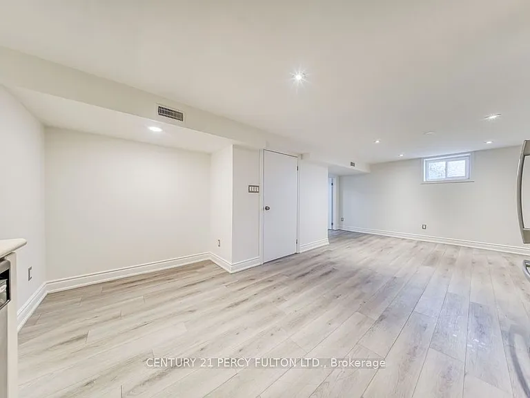 36 Merryfield Dr — Photo 12