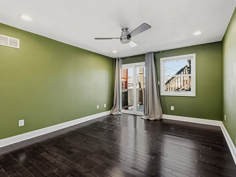 412 S East Ave — Photo 32