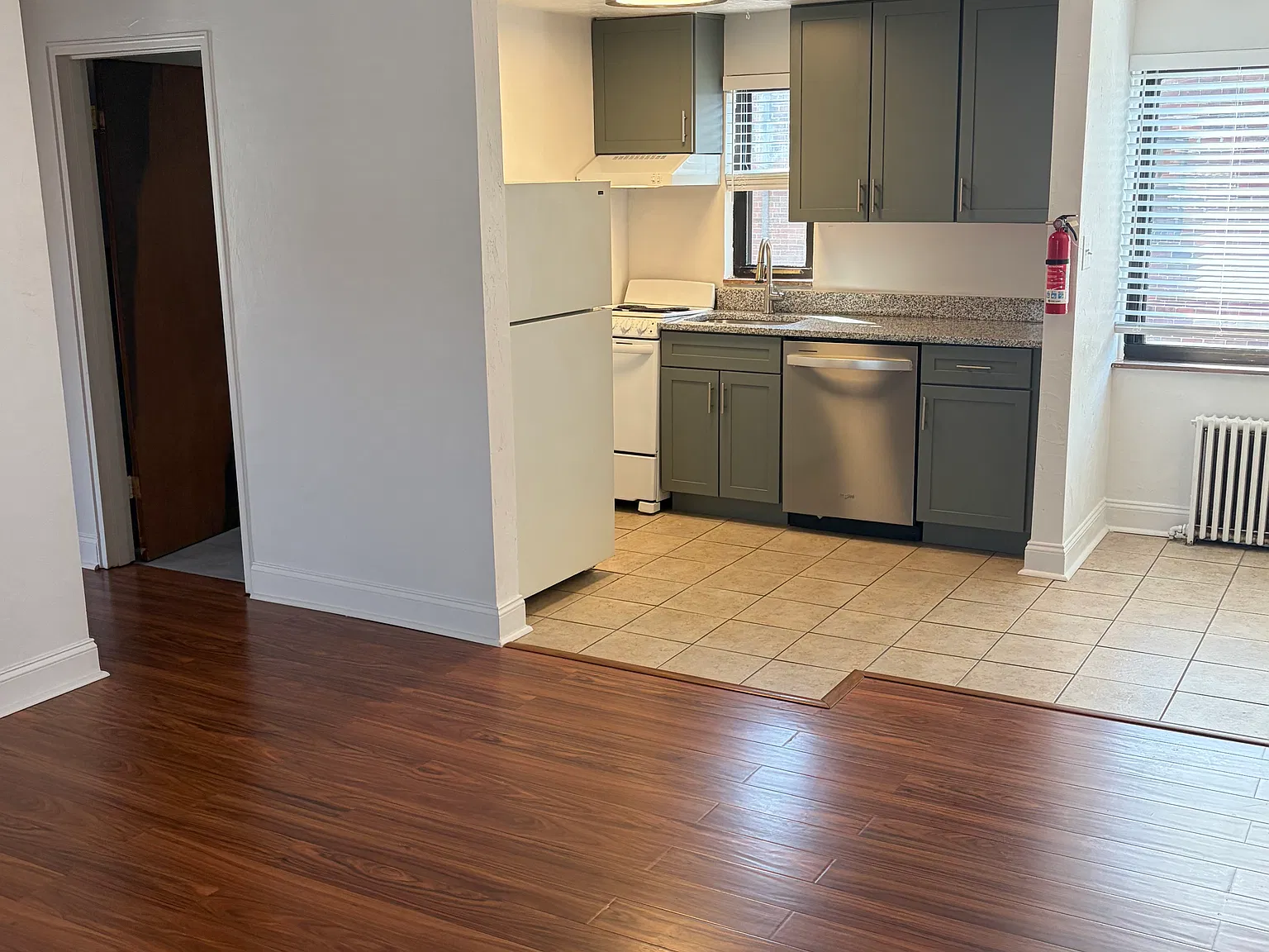 2 bed, $995 — Photo 3