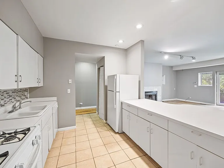 730 W Schubert Ave #G — Photo 6