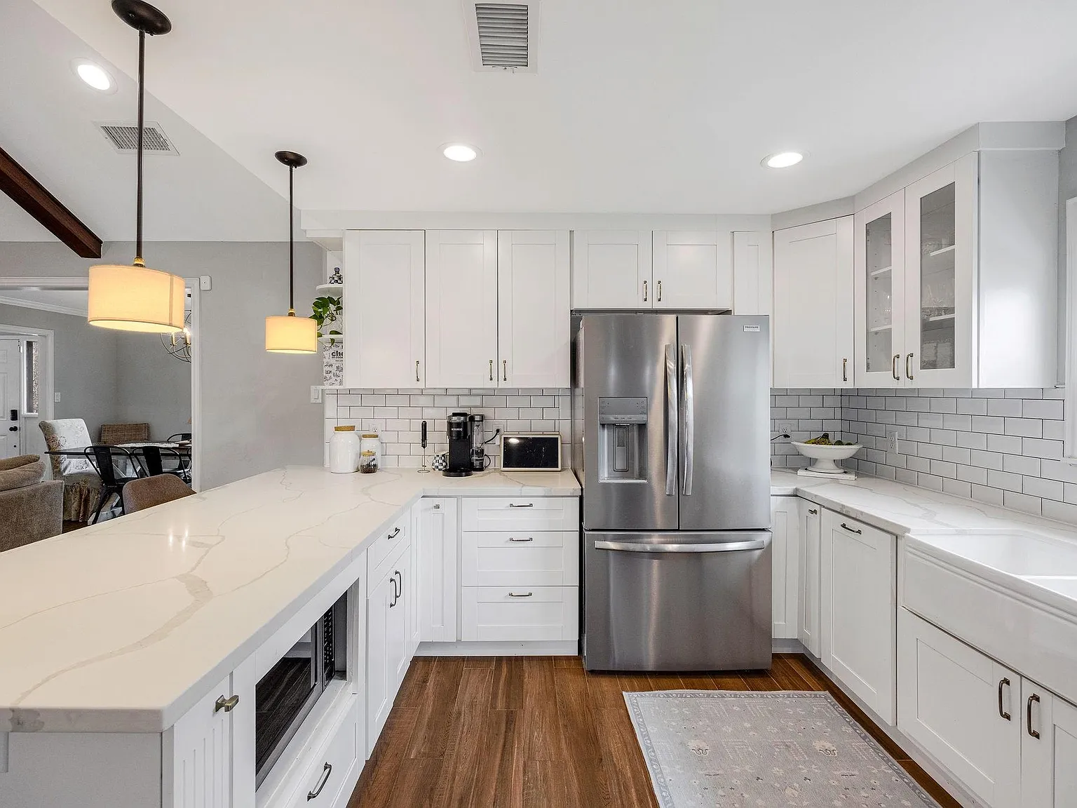 3 bed, 2.0 bath, 1918 sqft, $3,100 — Photo 4