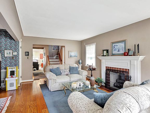 4th image of 1527 Beaverton Ave