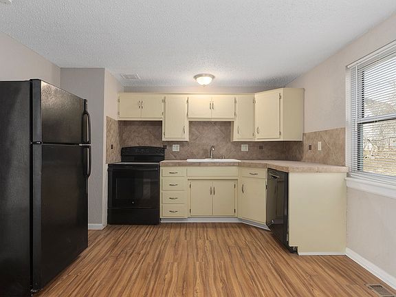 5th image of 18618 Shoshone Ct