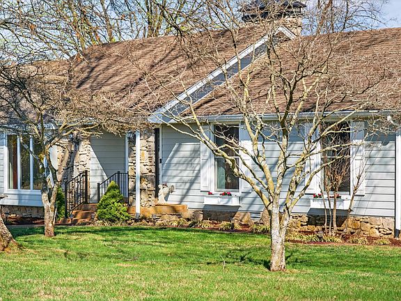 3rd image of 1610 Stop 30 Rd