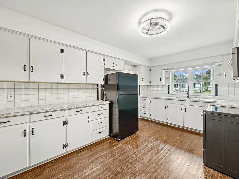 5340 Kingsbury St — Photo 5