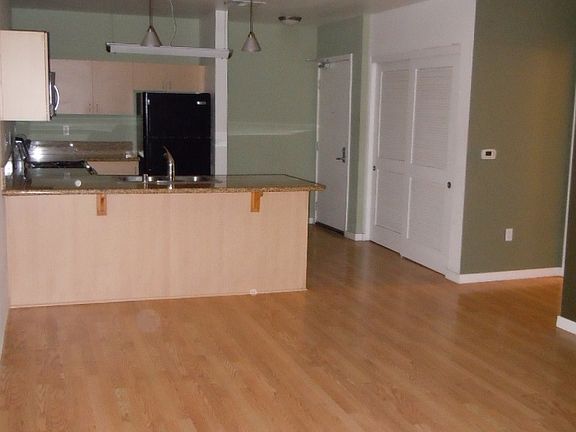 5th image of 630 W 6th St APT 604
