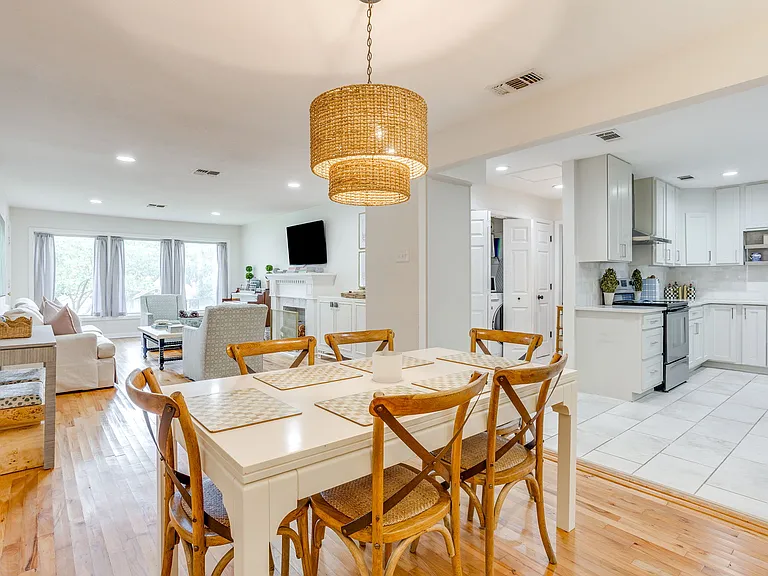 2541 Walsh Ct — Photo 9