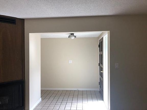 3rd image of 5911 Hillview Ave