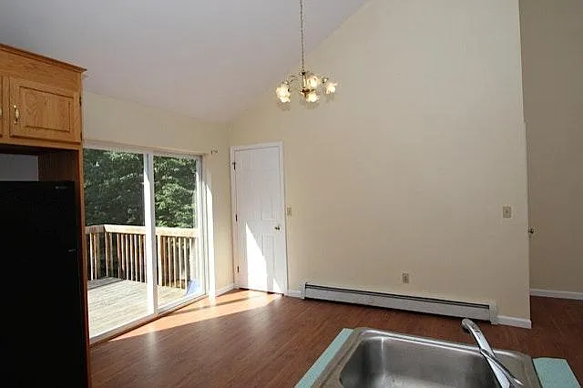 4 bed, 2074 sqft, $4,200 — Photo 3