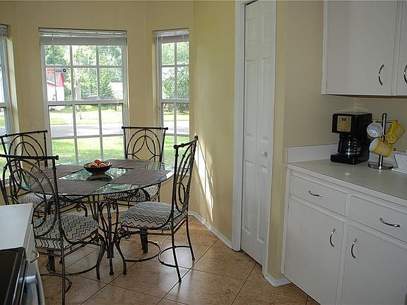 3rd image of 3924 Creek Woods Dr