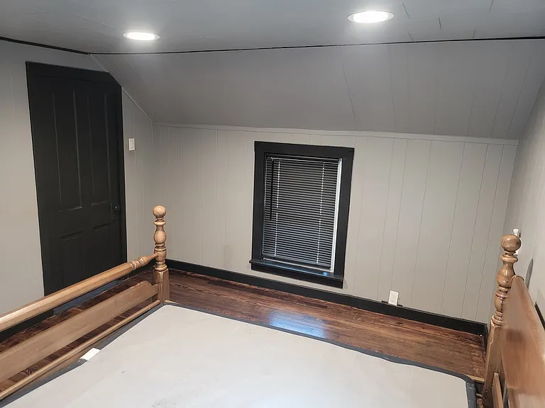 413 S River St — Photo 19